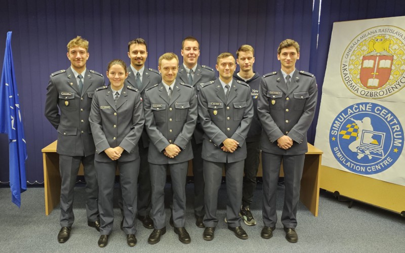Príslušníci AČR na kurze riadenia letovej prevádzky