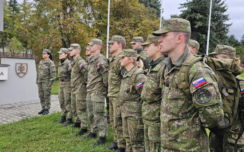 Prvý ročník pochodu na počesť M. R. Štefánika spojil dve pamätné miesta