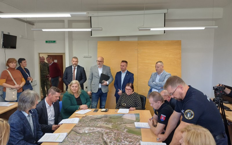 V Liptovskom Mikuláši sa vykoľajil vlak s benzénom!!!