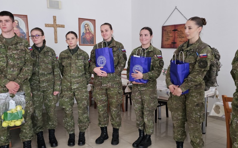Kadeti priniesli radosť seniorom v Liptovskom Mikuláši