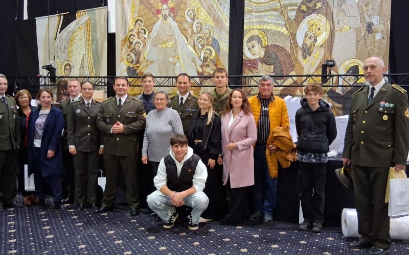 Kadeti na vysviacke nového vojenského biskupa