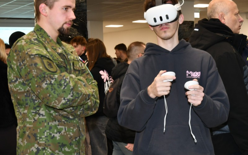 Deň otvorených dverí na AOS prilákal desiatky stredoškolákov