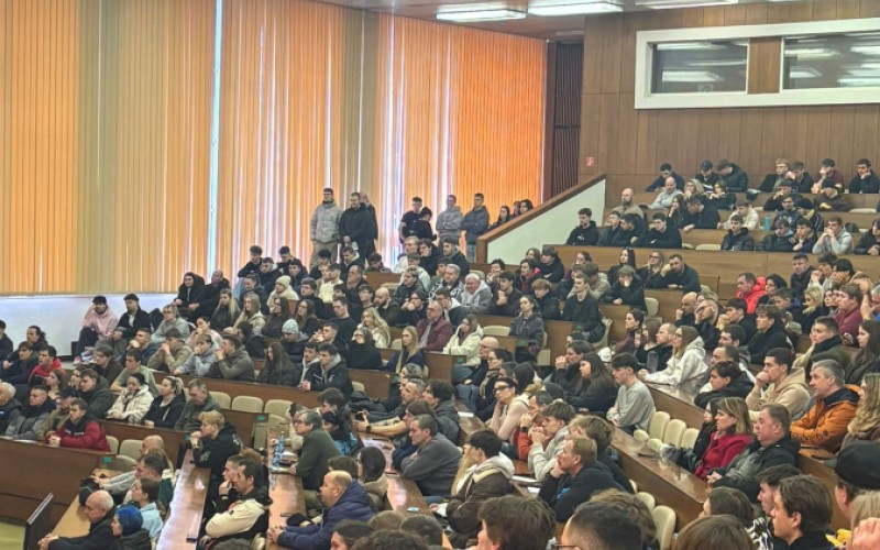 Deň otvorených dverí na AOS prilákal desiatky stredoškolákov