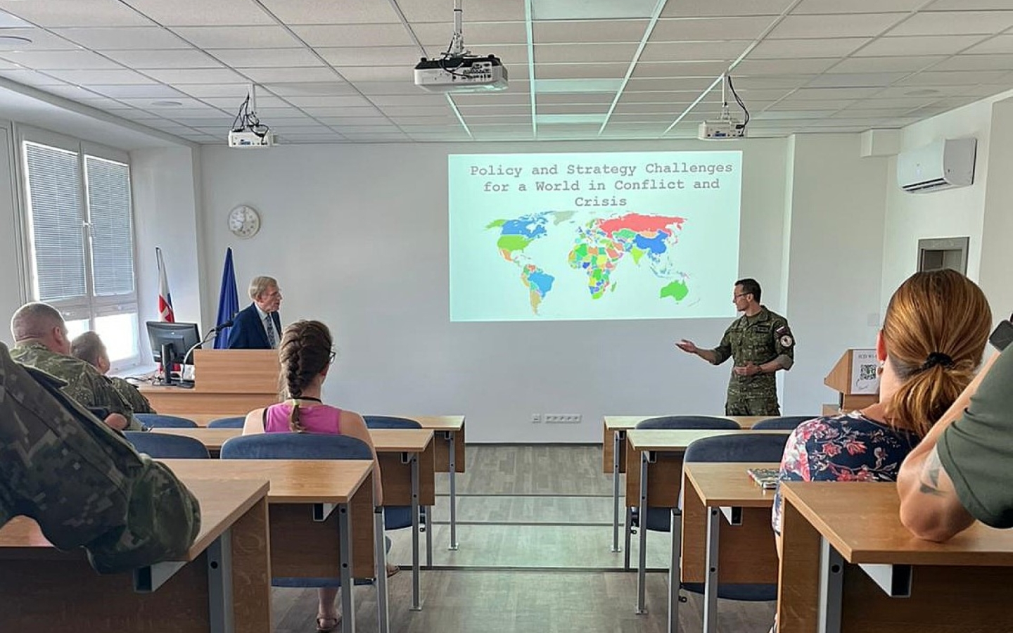 Politika a strategické výzvy