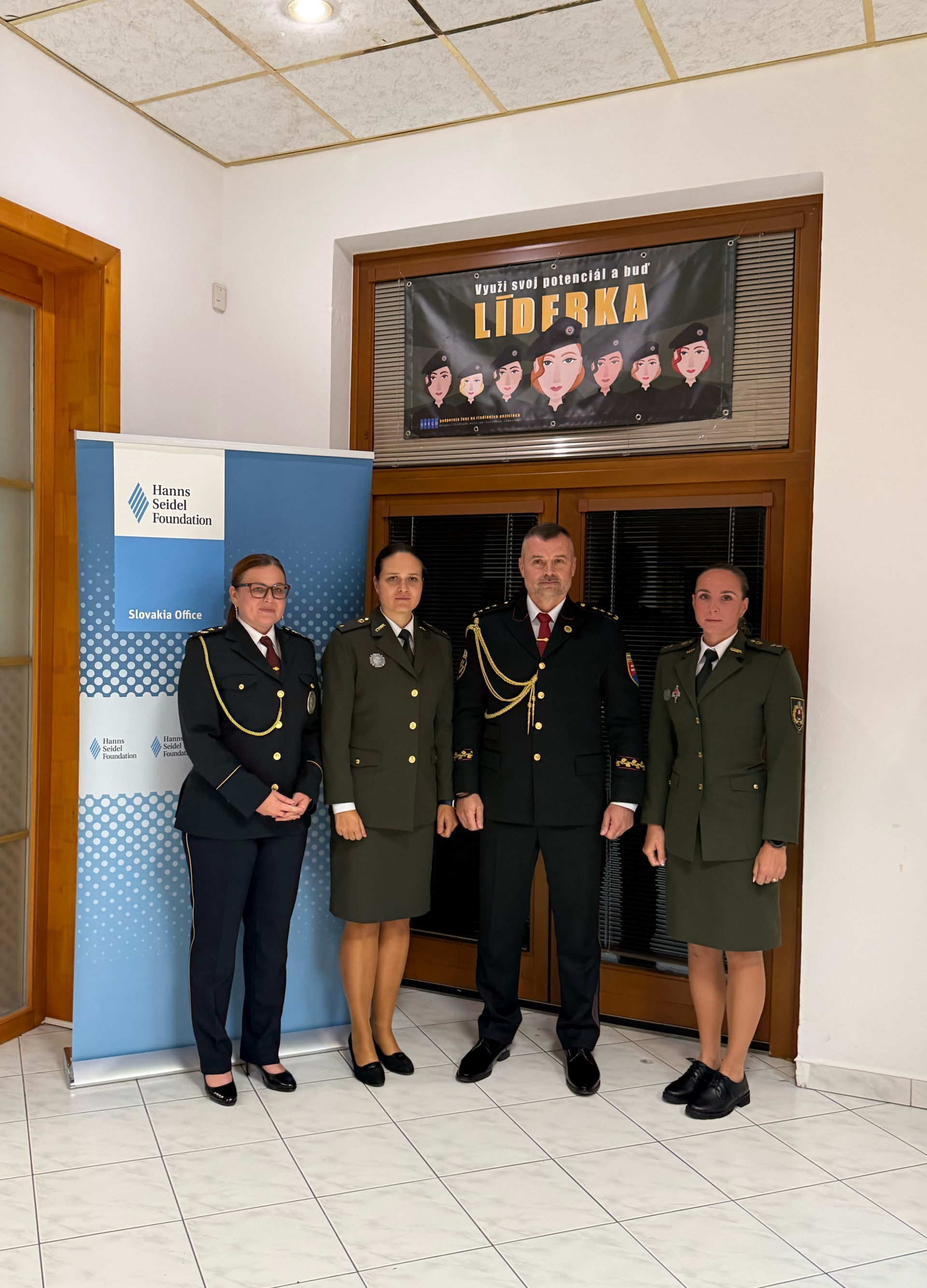 Príslušníčky Katedry na odbornom seminári „Ženy líderky“