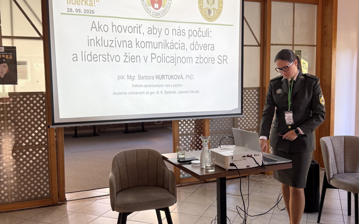 Príslušníčky Katedry na odbornom seminári „Ženy líderky“