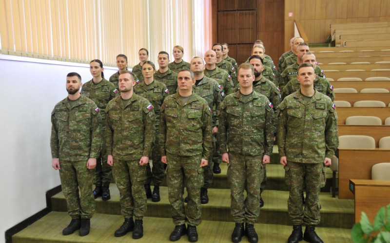 Dôstojnícky zbor OS SR posilní 23 nových absolventov