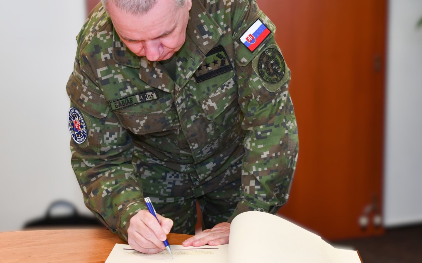 Stály predstaviteľ SR pri NATO a stály vojenský predstaviteľ SR pri NATO a EÚ na pôde AOS