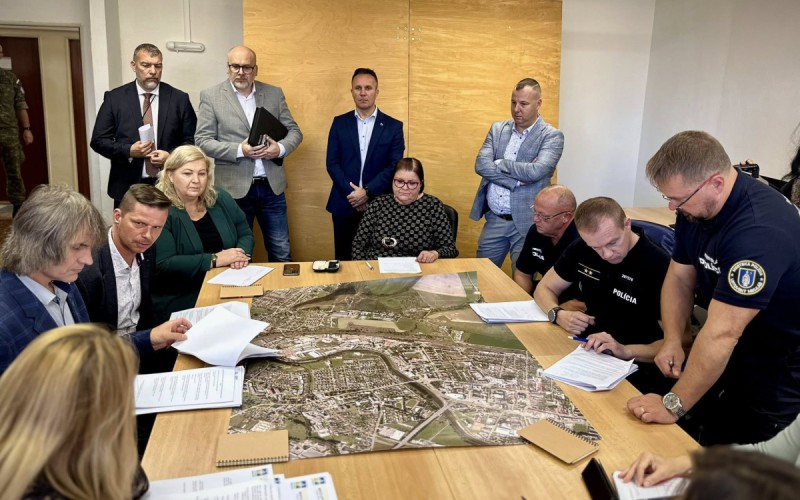 V Liptovskom Mikuláši sa vykoľajil vlak s benzénom!!!