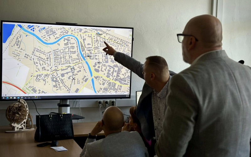 Simulované vykoľajenie vlaku preverilo pripravenosť na chemickú haváriu v Liptovskom Mikuláši