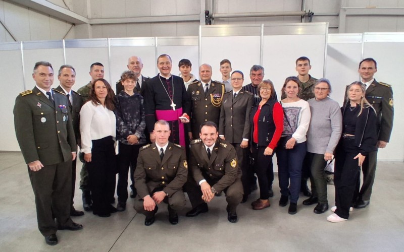 Kadeti na vysviacke nového vojenského biskupa