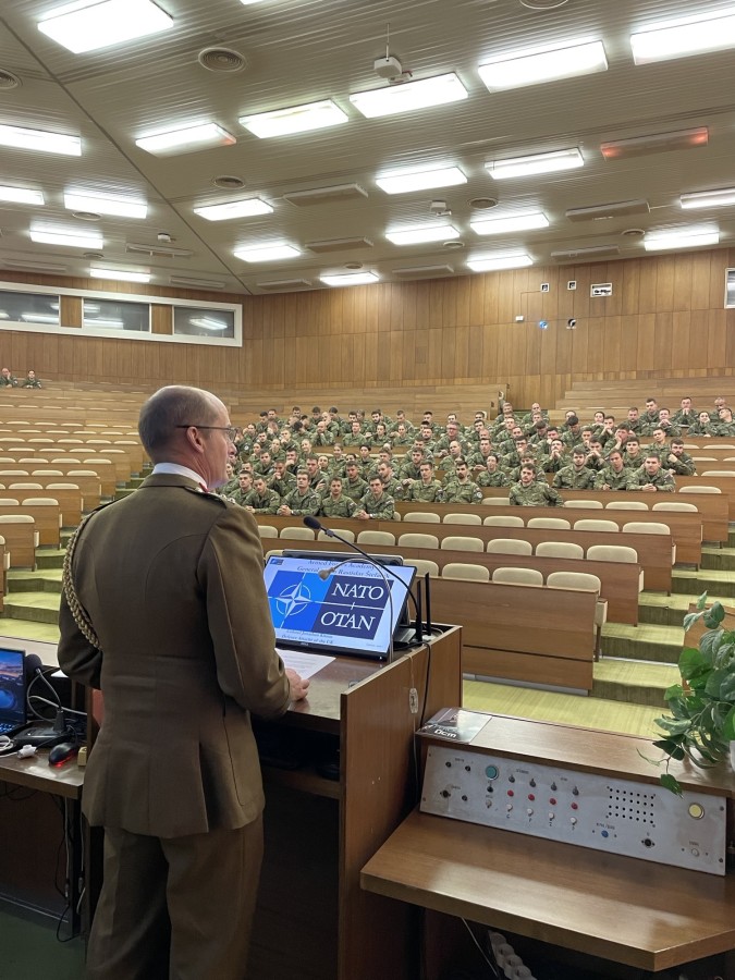 Britský vojenský pridelenec opäť na pôde AOS