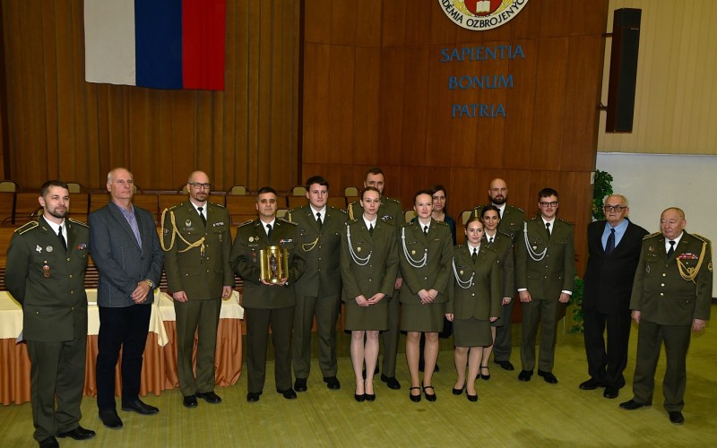 Pasovanie holobriadkov za učňov delostreleckých