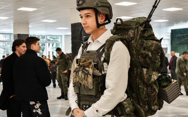 Deň otvorených dverí na AOS prilákal desiatky stredoškolákov