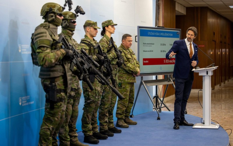 Nové poľné uniformy pre profesionálov vznikali v spolupráci s AOS