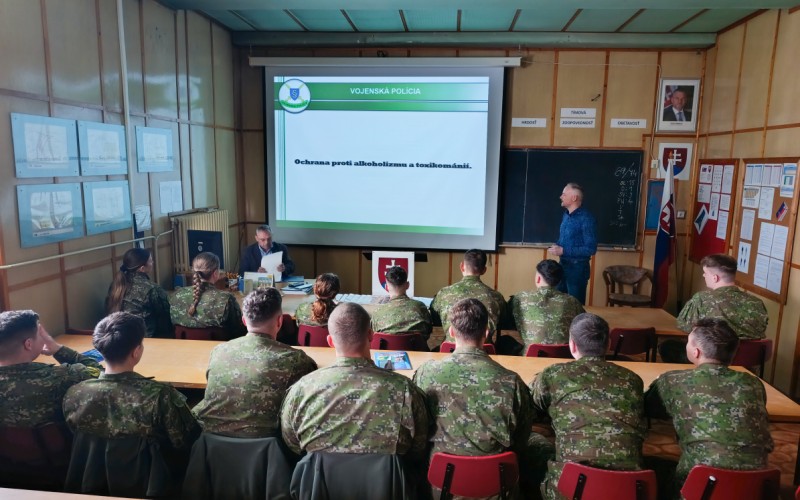 Vojenská polícia medzi kadetmi: prednáška otvorila témy, o ktorých sa bežne nehovorí