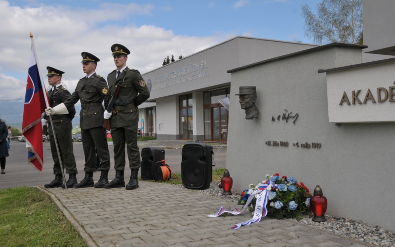 Pietna spomienka pri pamätníku M. R. Štefánika